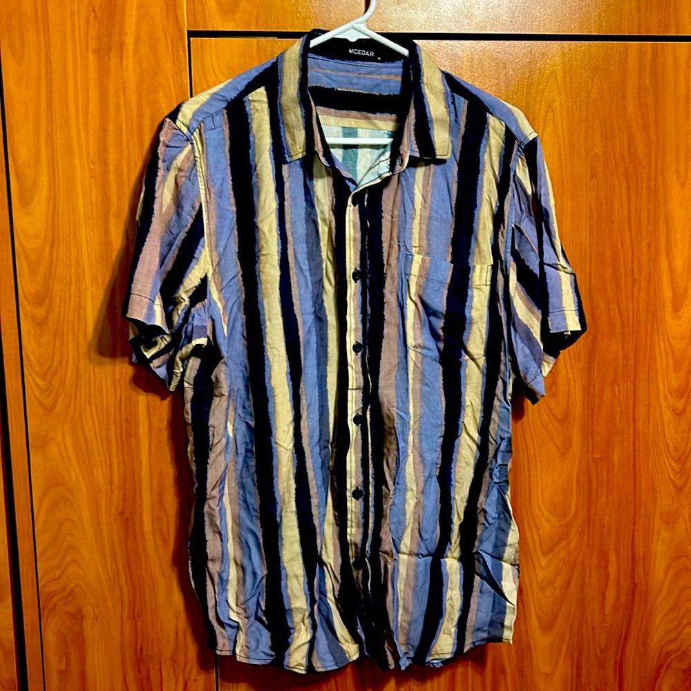Men’s lightweight button down size medium